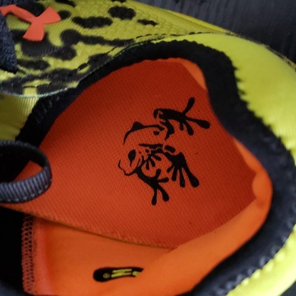 Under armour Micro G Toxic 6 Poison frog. sz 9.5 Pre-owned. Yellow & black - Picture 7 of 10
